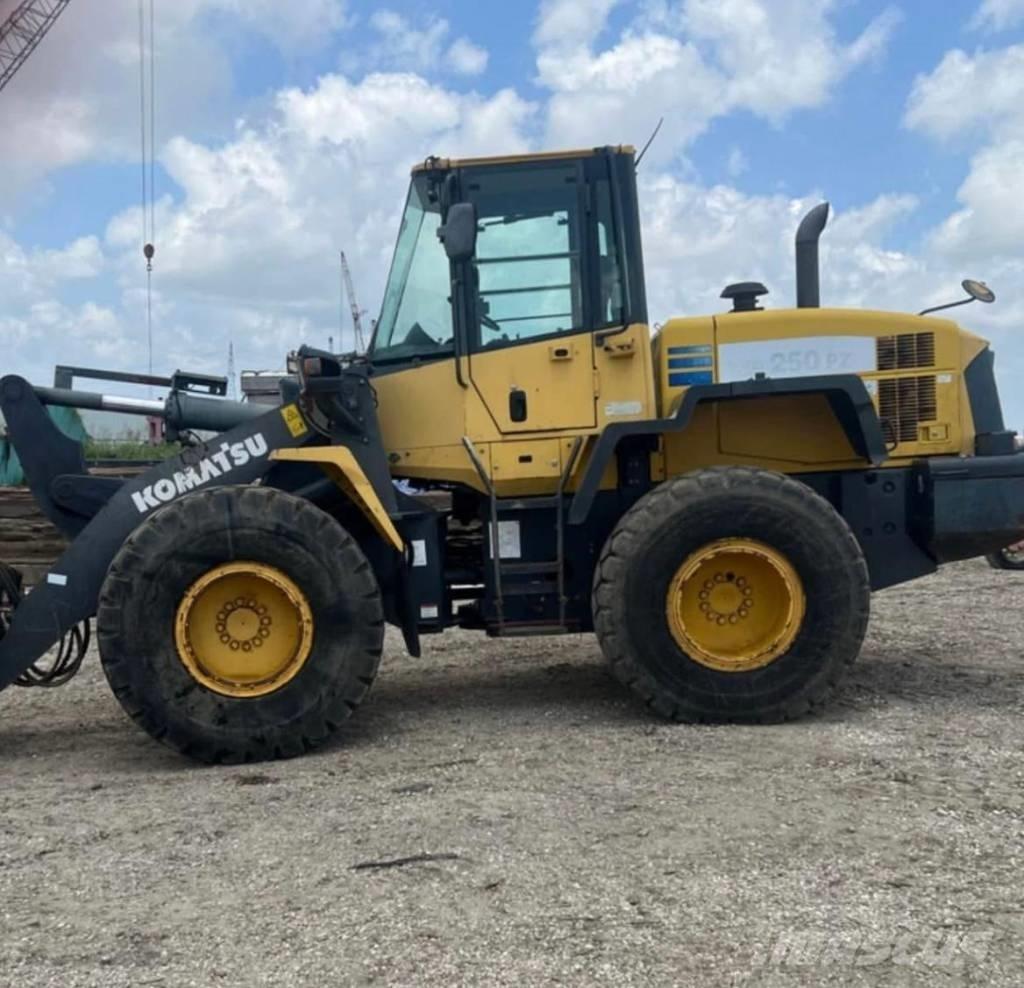 Komatsu WA 250 PZ-6 Kolesni nakladalci