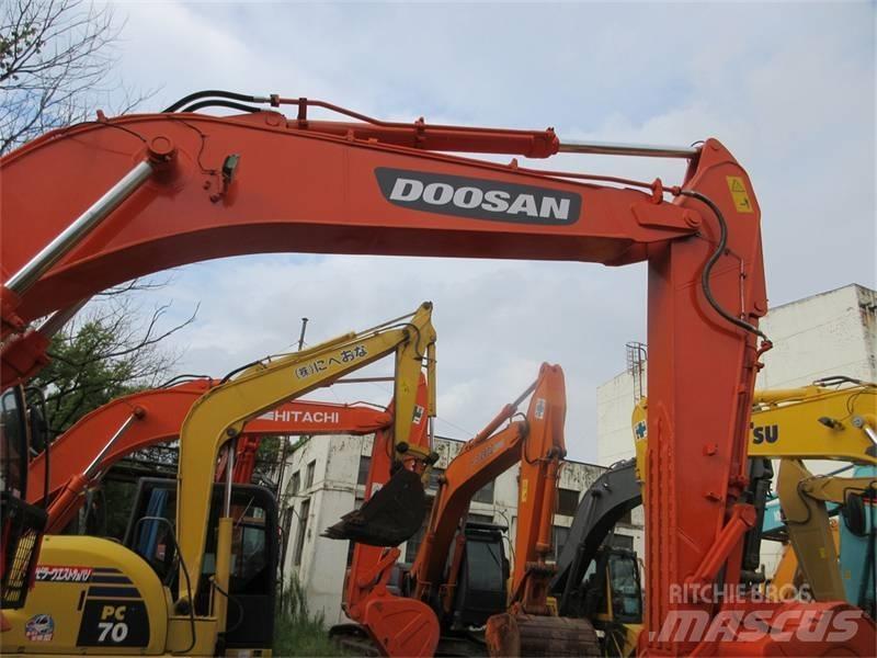 Doosan DX 300 LC Bagri goseničarji
