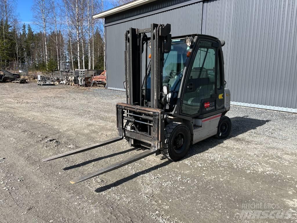 Nissan UD02A25P0 Plinski viličarji