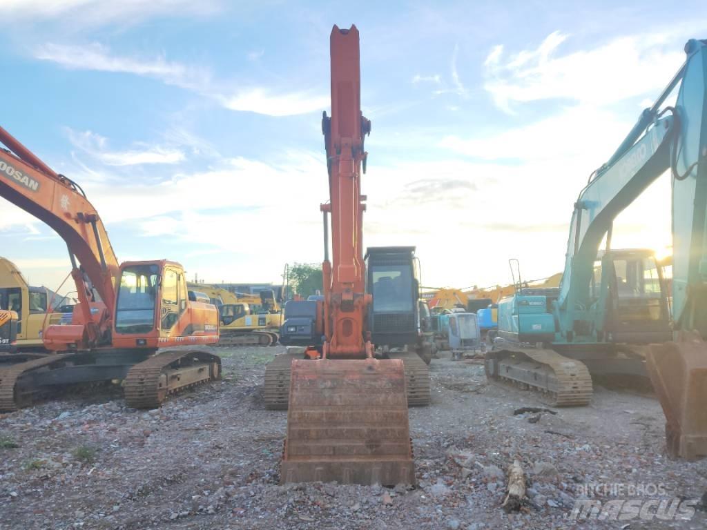 Hitachi ZX 210 Bagri goseničarji