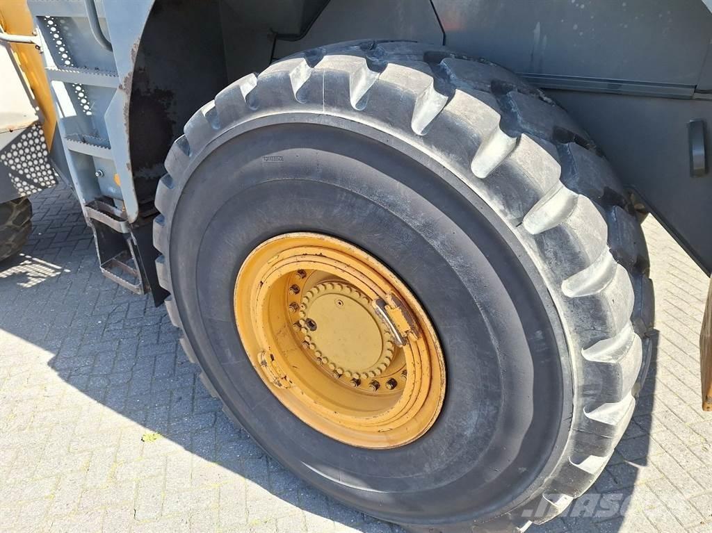 Liebherr L580 Kolesni nakladalci