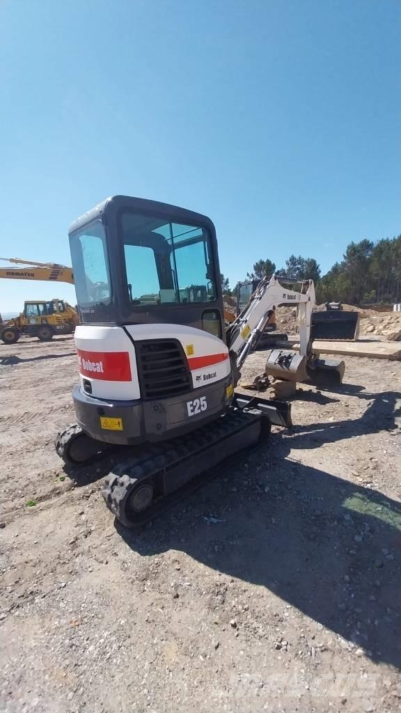 Bobcat E 25 Mini bagri <7t