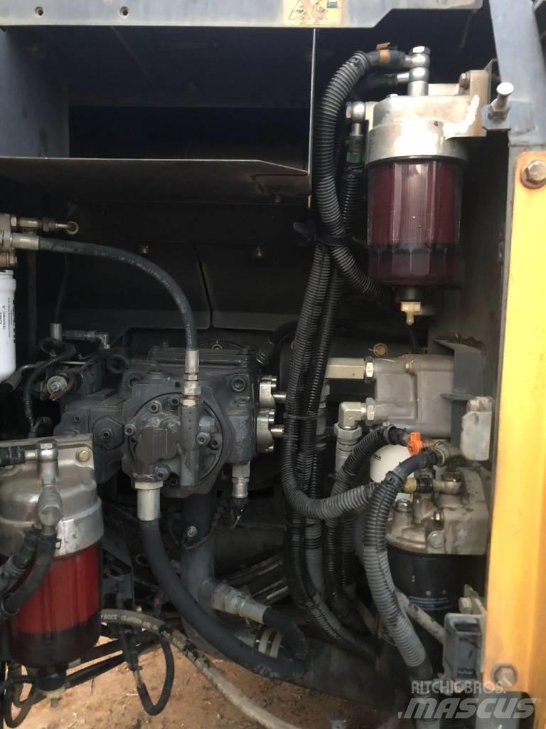 New Holland E 145 Bagri goseničarji
