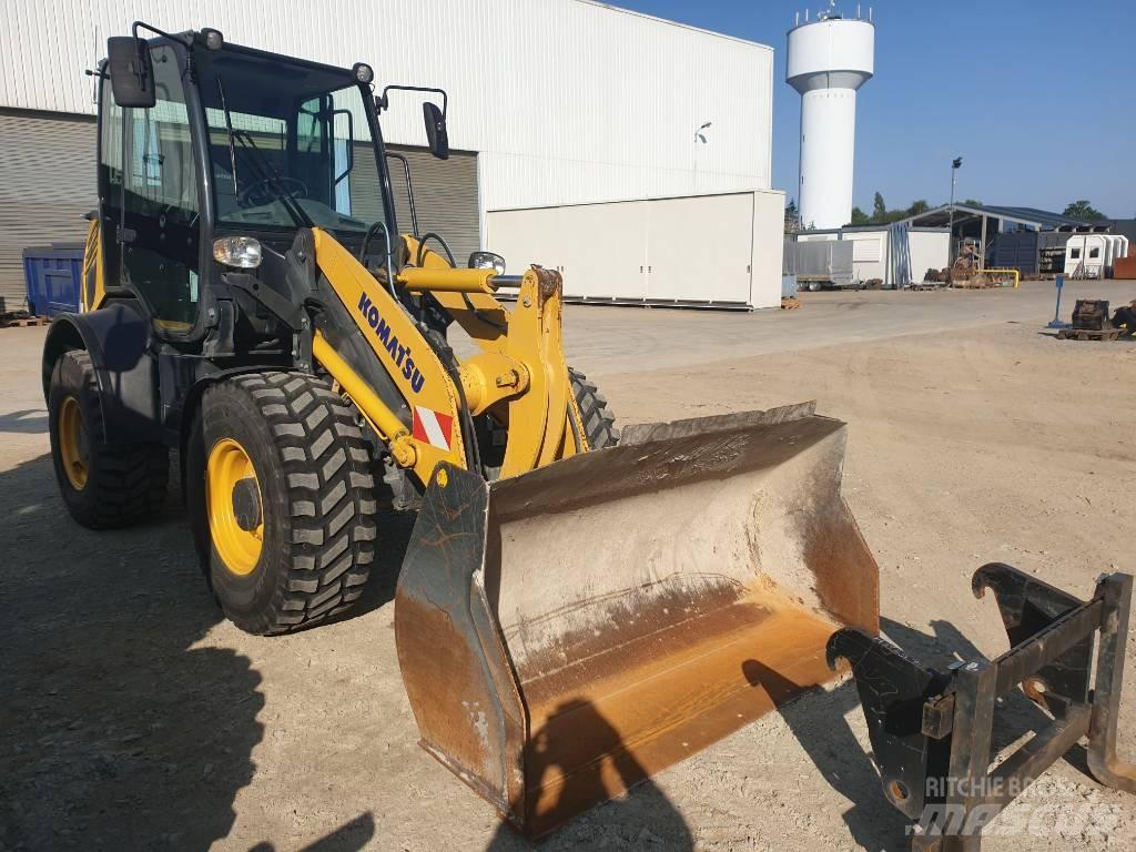 Komatsu WA80M-8E0 Kolesni nakladalci