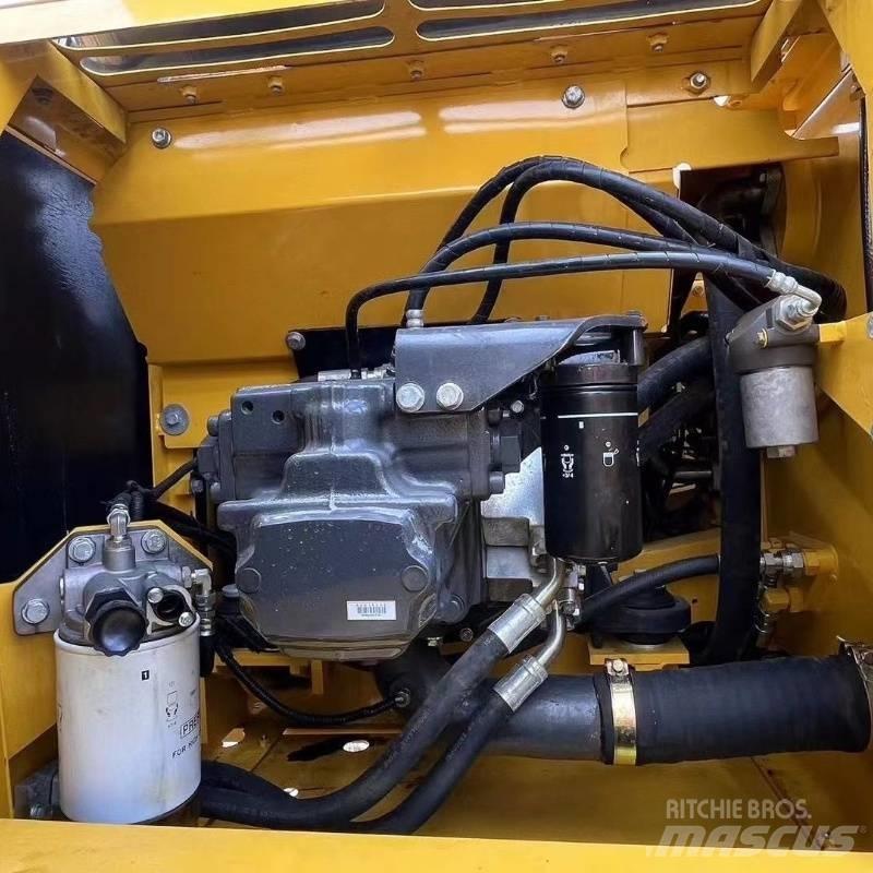 Komatsu PC 220 Bagri goseničarji