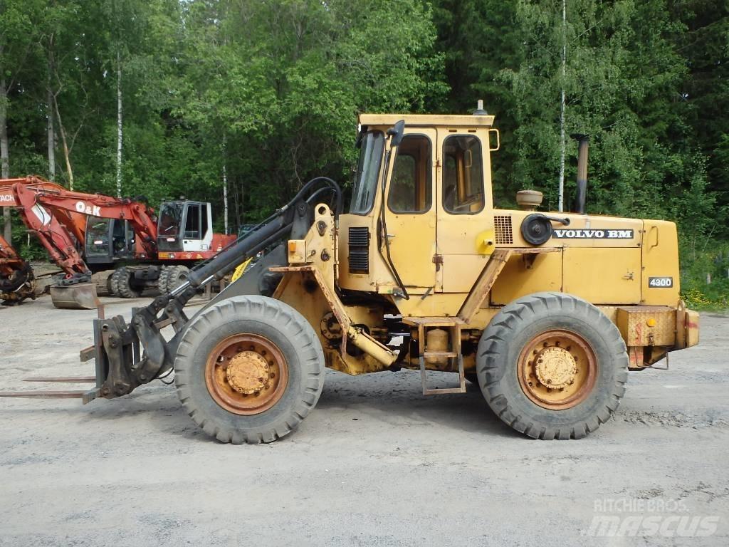 Volvo BM 4300 4x4 Kolesni nakladalci