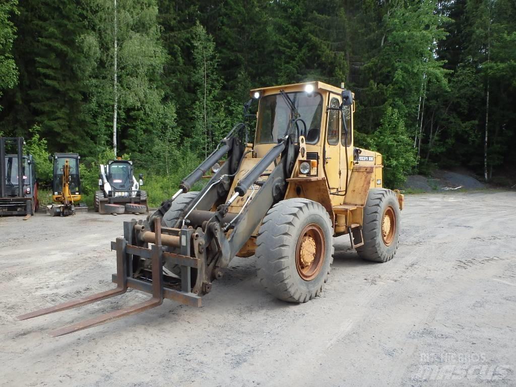 Volvo BM 4300 4x4 Kolesni nakladalci