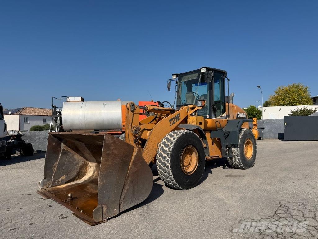 CASE 721 E Kolesni nakladalci