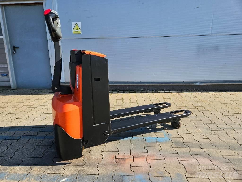 BT LWE 140 Električni nizko dvižni viličar