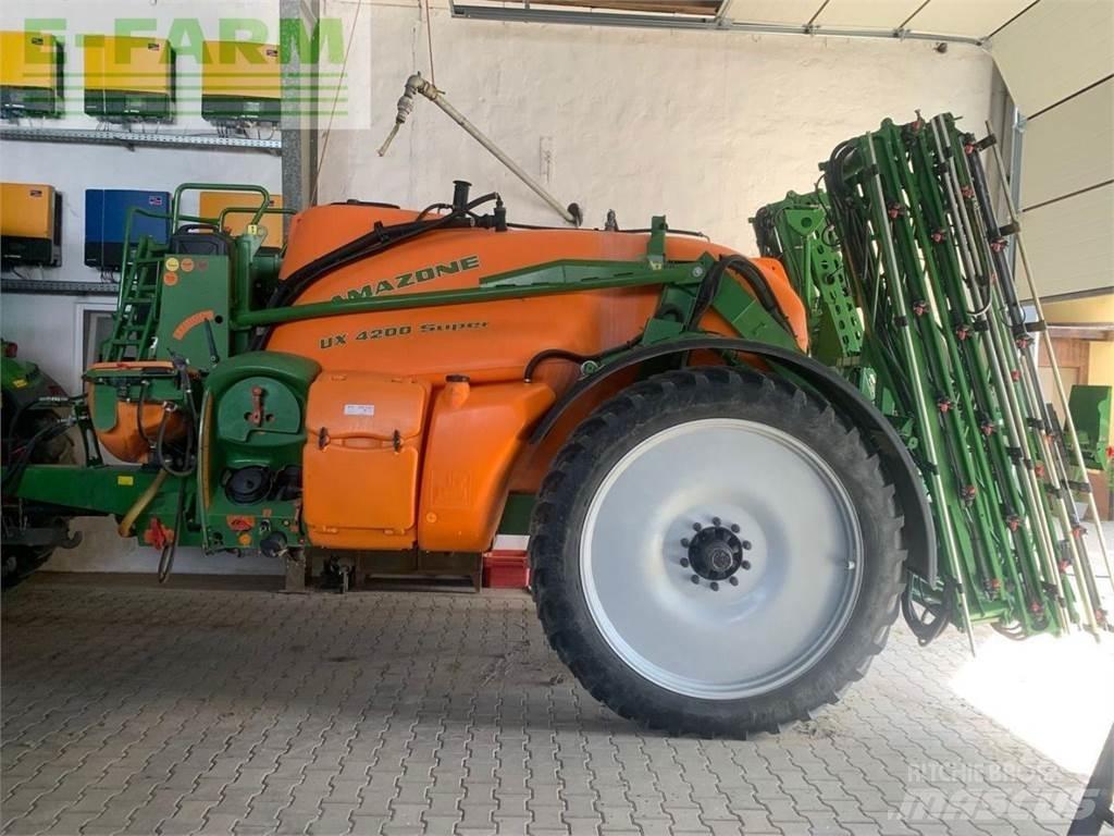 Amazone UX4200 Vlečne škropilnice