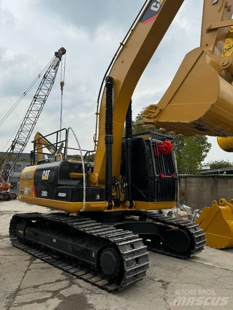 CAT 326D2 Bagri goseničarji