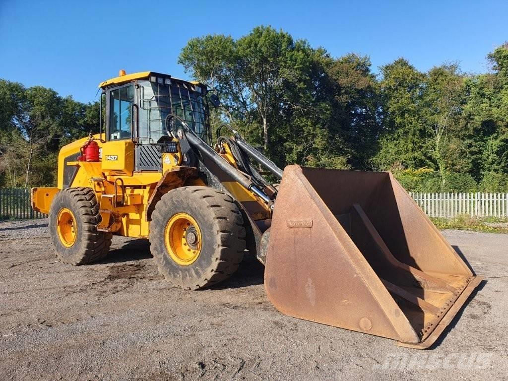 JCB 437 HT Kolesni nakladalci