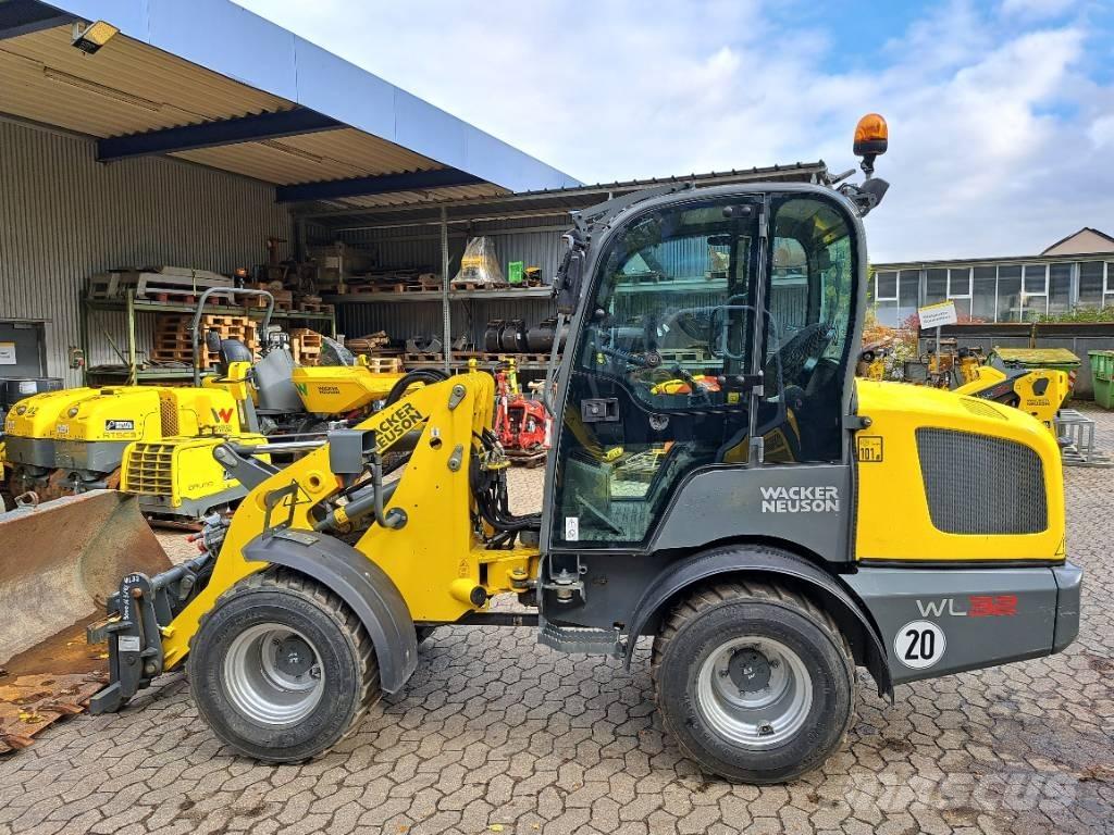 Wacker Neuson WL32 Kolesni nakladalci