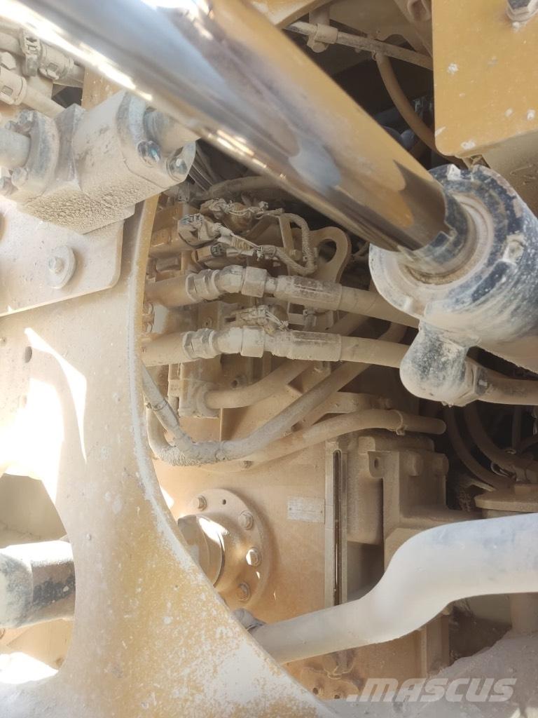 CAT 966 M Kolesni nakladalci