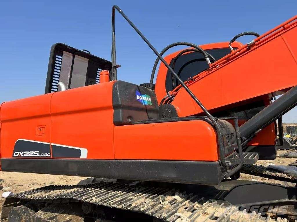 Doosan DX225LC-9C Bagri goseničarji