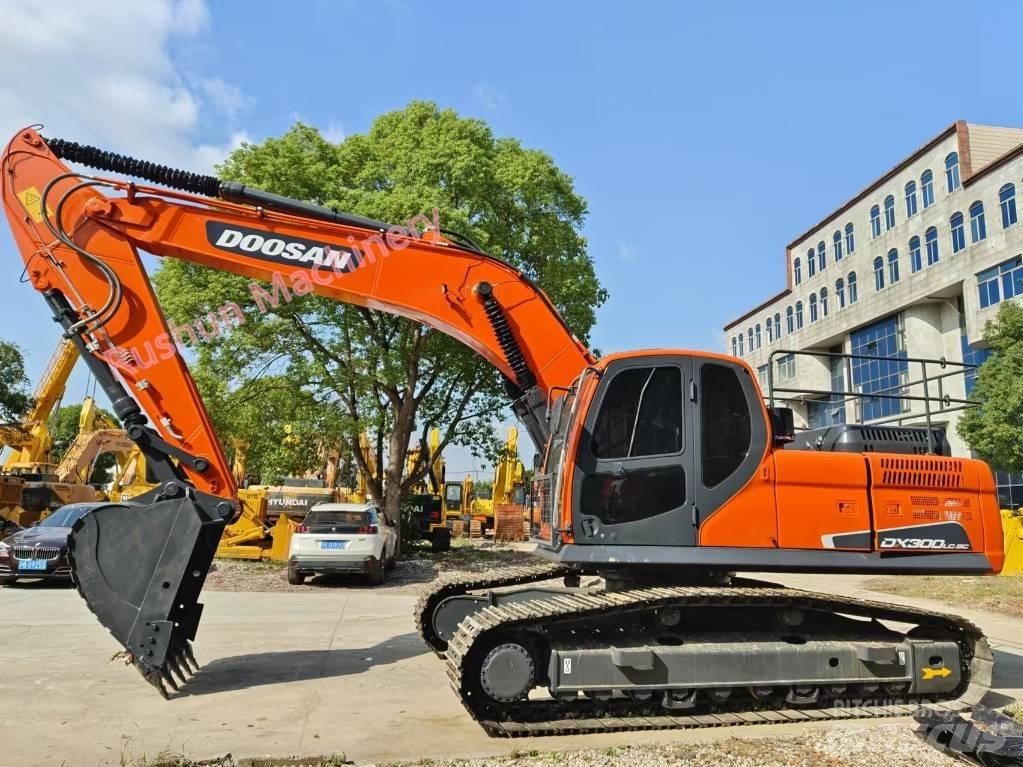 Doosan DX 300 Bagri goseničarji