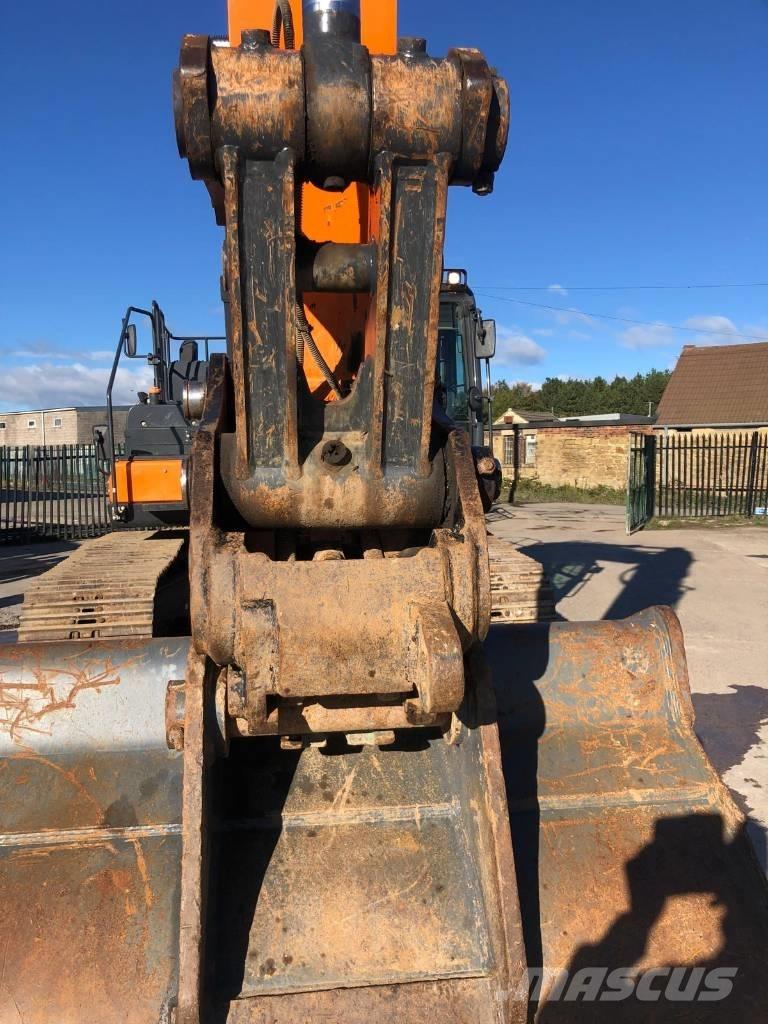 Doosan DX 300 LC Bagri goseničarji