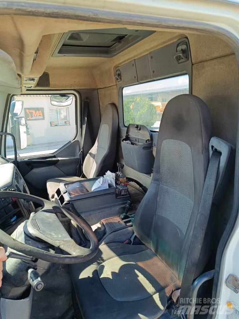 Renault 320 DCI Tovornjaki z žerjavom