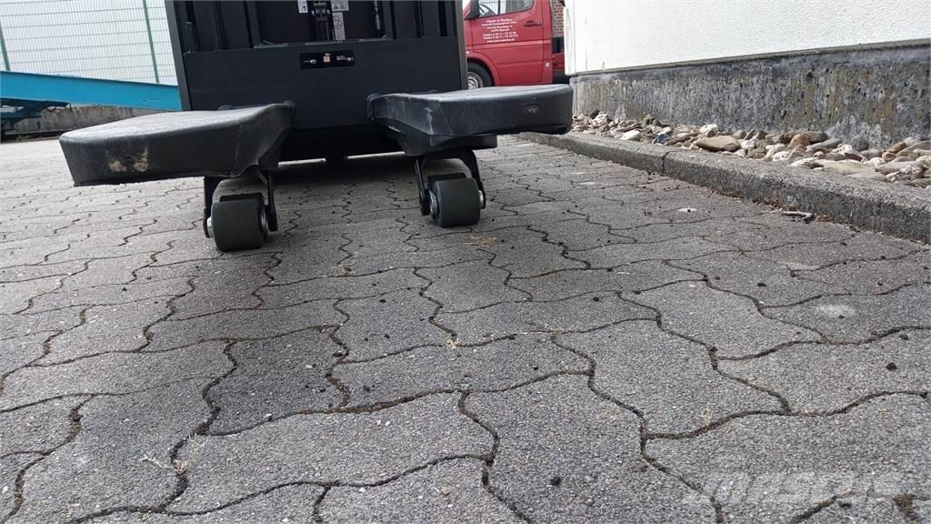 Toyota SWE160L Ročni električni viličar