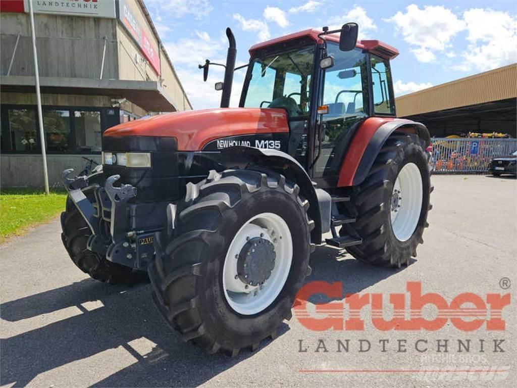 New Holland M 135 Traktorji