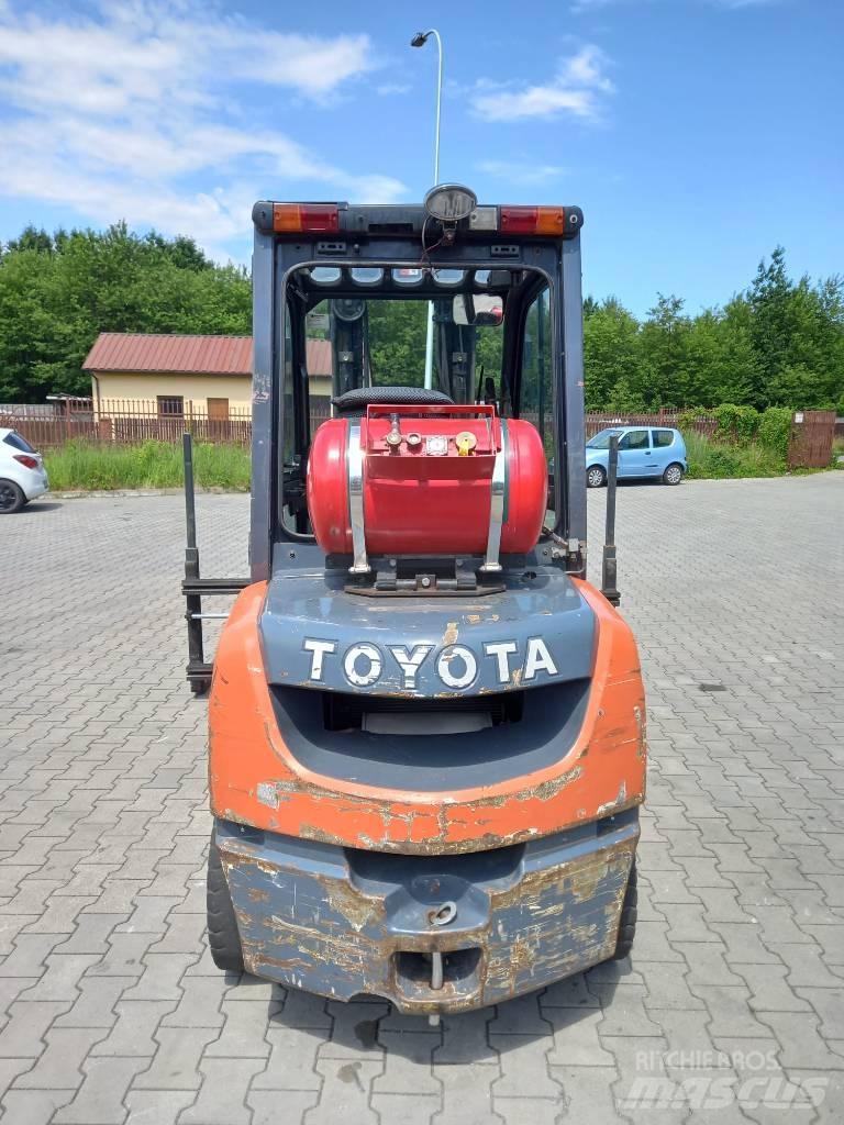 Toyota 8 FGF 30 Plinski viličarji