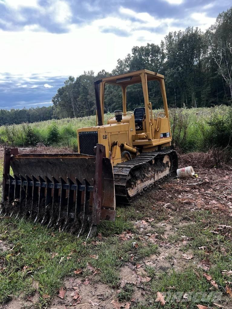 CAT D 3 B Buldožerji goseničarji