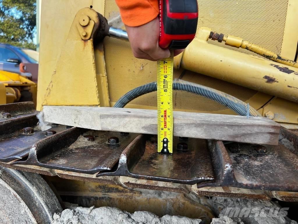 CAT D 3 B Buldožerji goseničarji