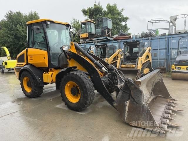 JCB 409 Kolesni nakladalci