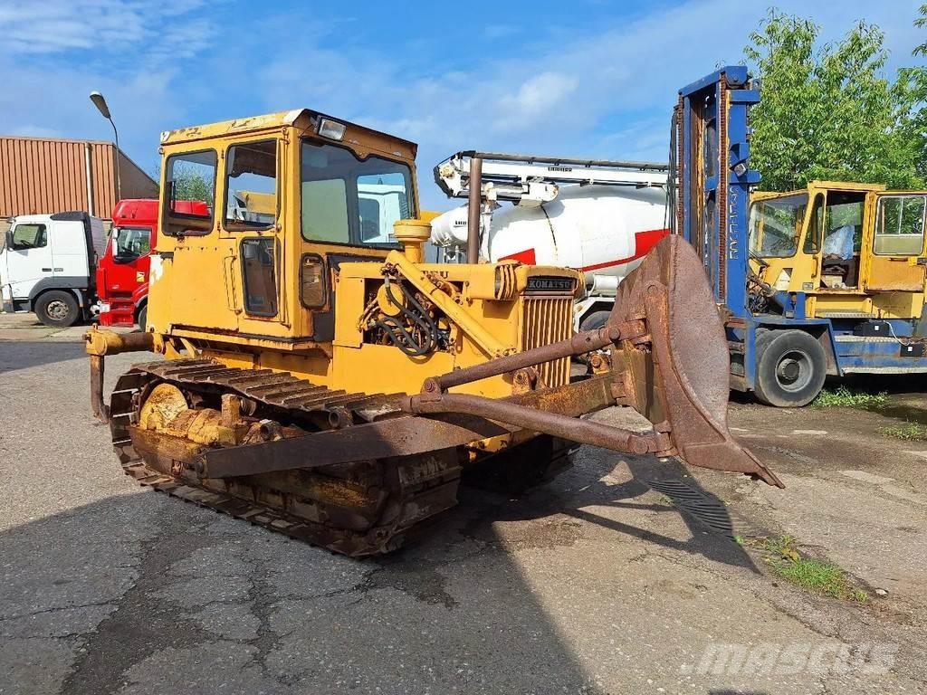 Komatsu D45-1 Buldožerji goseničarji