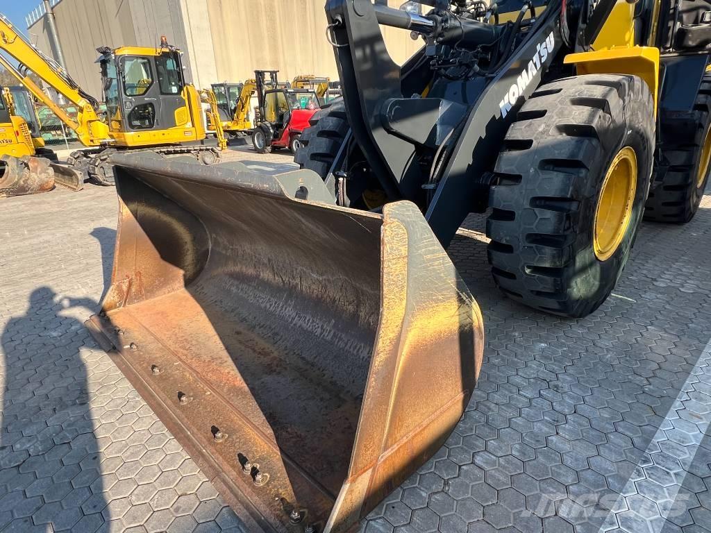 Komatsu WA 250 PZ-6 Kolesni nakladalci