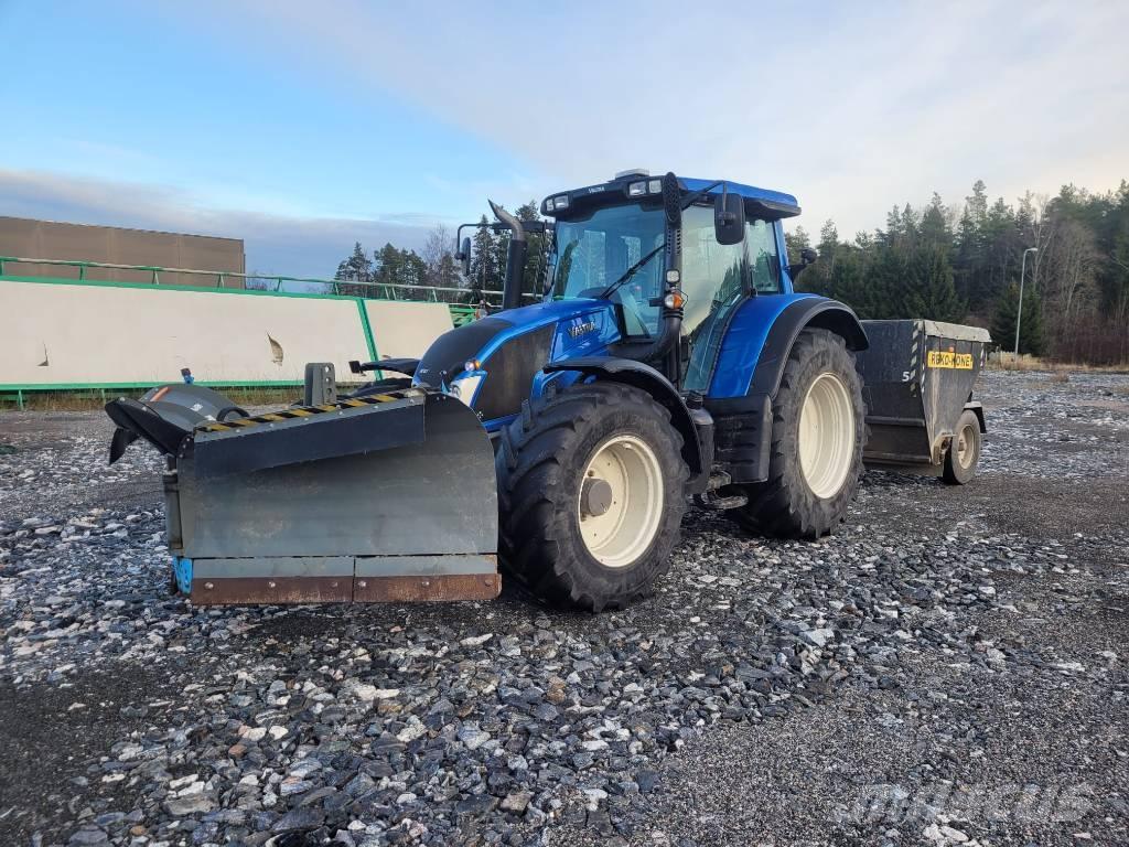 Valtra N 123 Traktorji