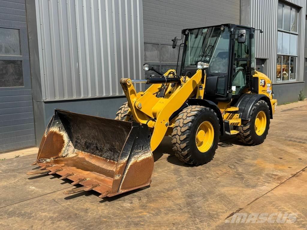 CAT 908M Kolesni nakladalci