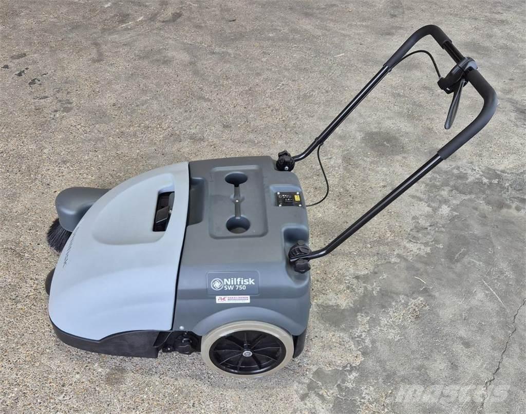 Nilfisk SW 750 Cestni pometači