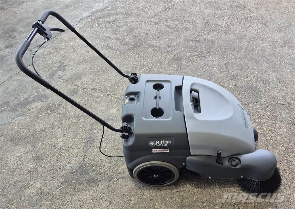 Nilfisk SW 750 Cestni pometači