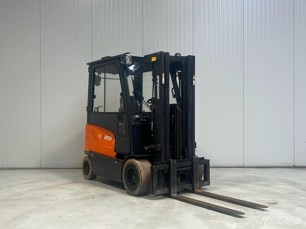 Doosan B25X-7 Električni viličarji
