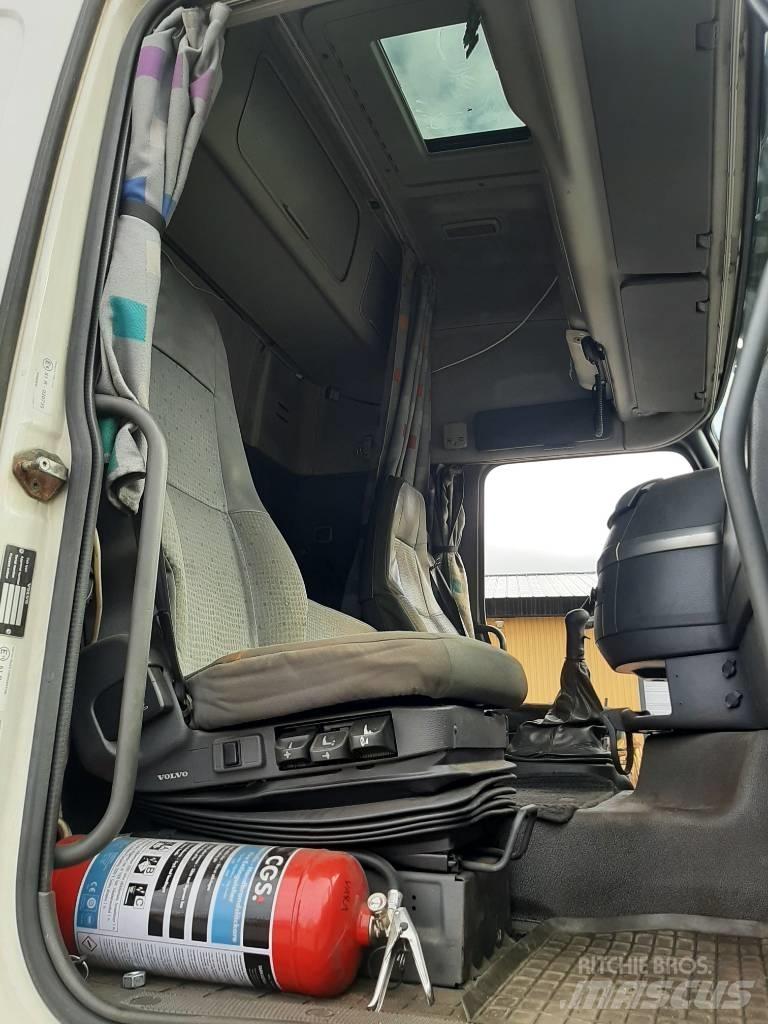 Volvo FH 12 Tovornjaki s ponjavo