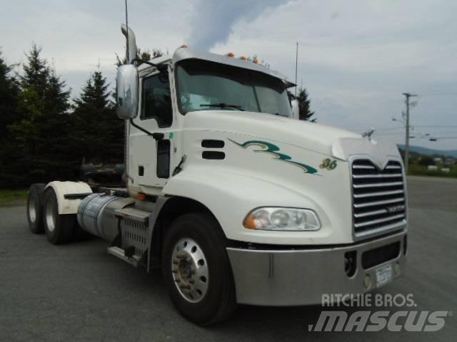 Mack CXU 613 Vlačilci