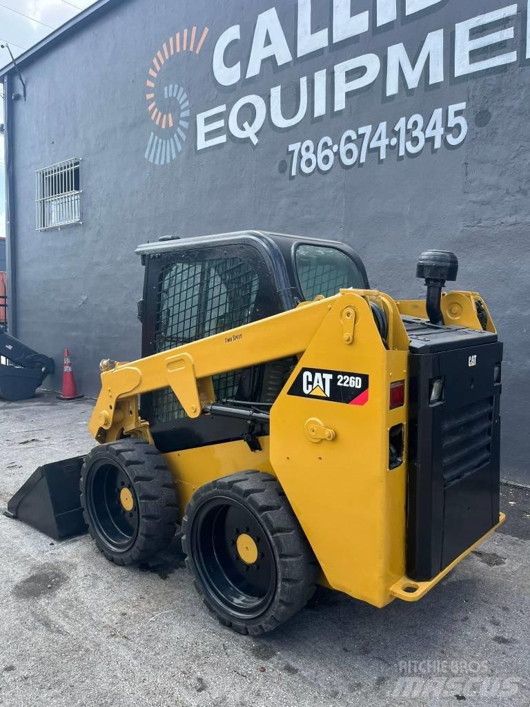 CAT 226 D Skid steer mini nakladalci
