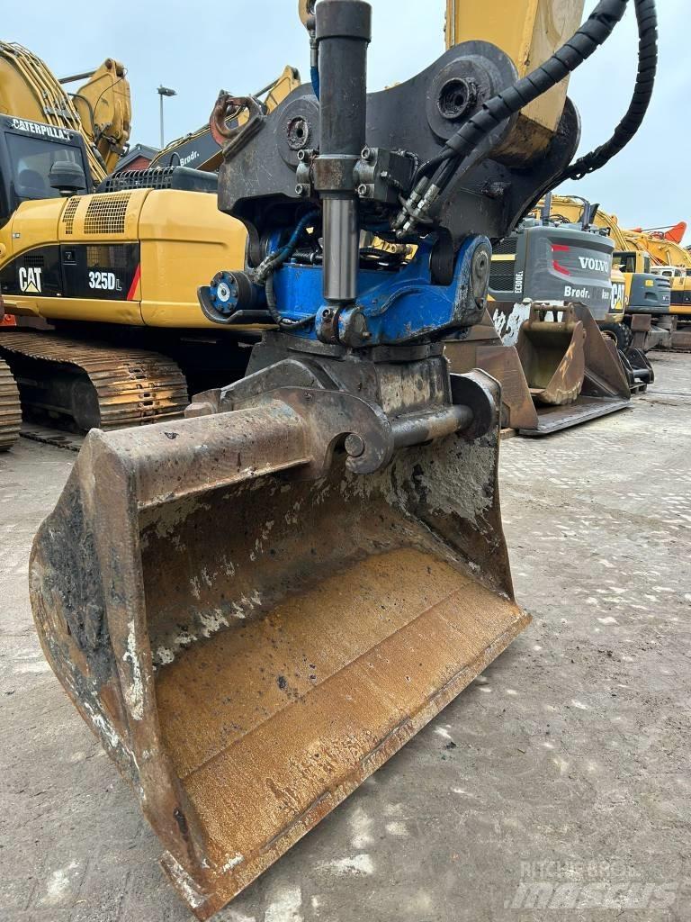 CAT M 318 F Bagri na kolesih