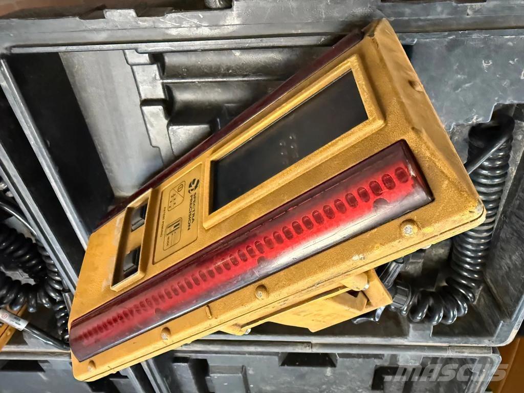 CAT D6M Buldožerji goseničarji