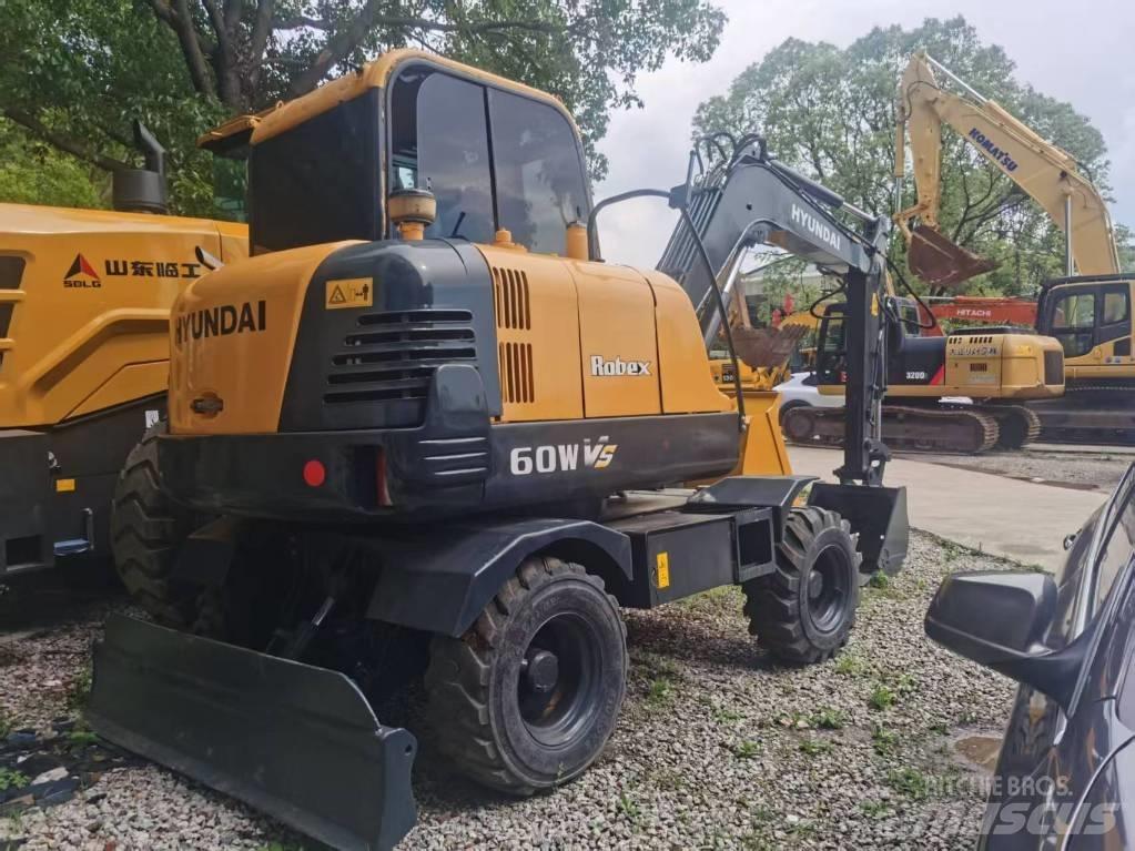 Hyundai r60w Bagri na kolesih