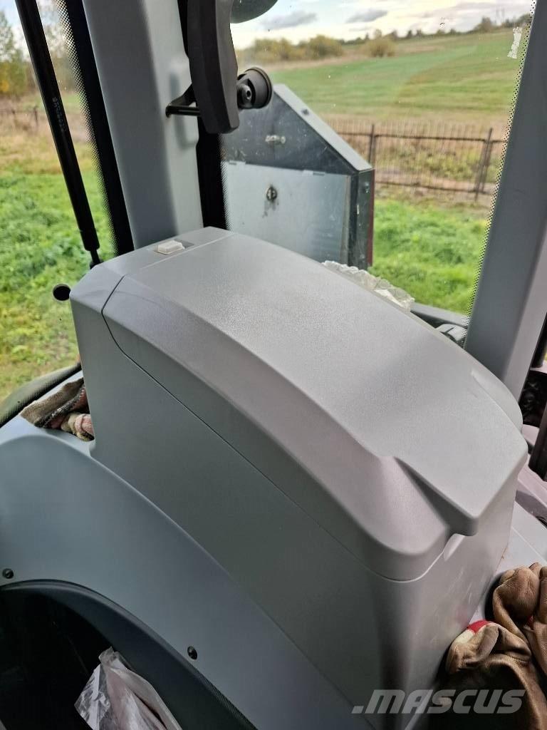 Valtra Q 305 Traktorji