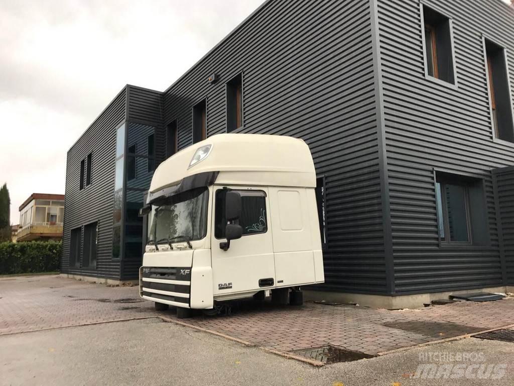 DAF XF 105 Euro 5 Kabine in notranjost