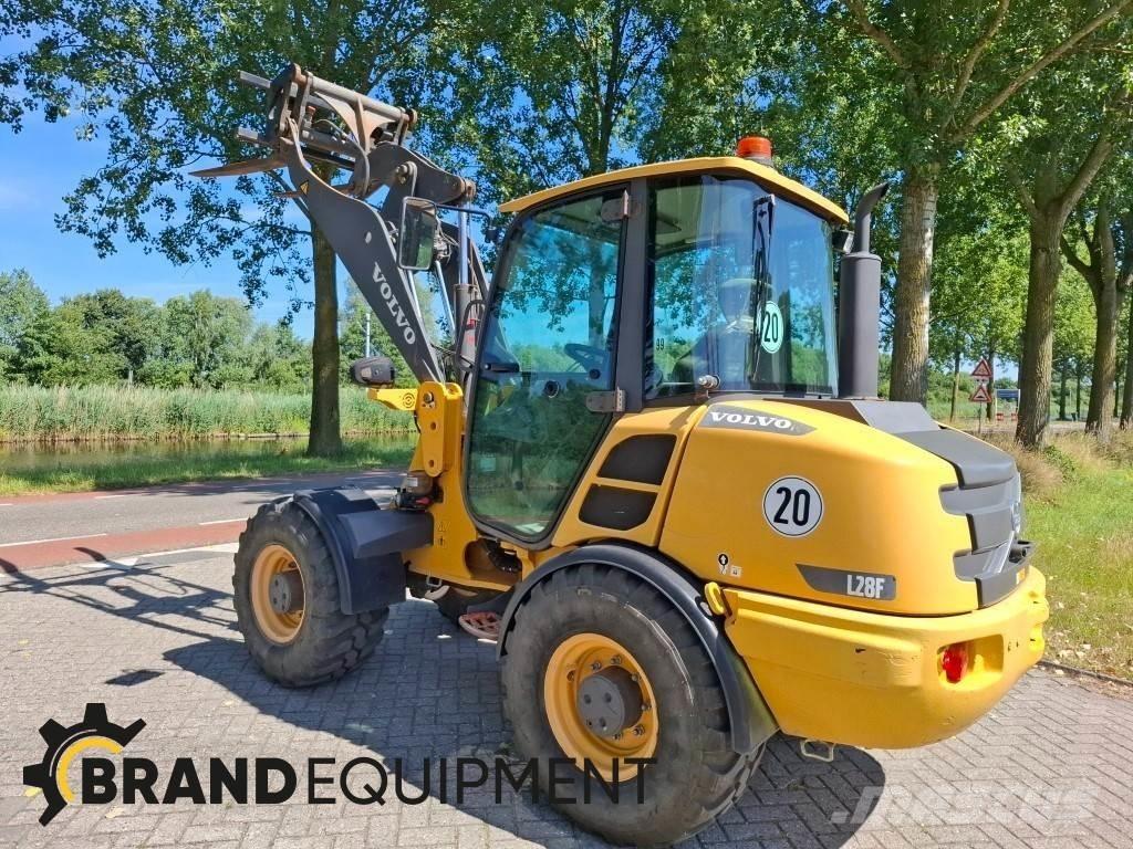 Volvo L28F Kolesni nakladalci