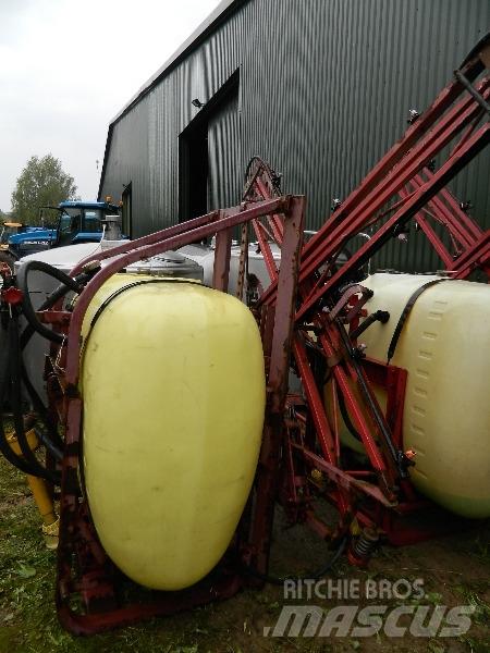 Hardi 800 Vlečne škropilnice