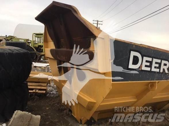John Deere  Drugo