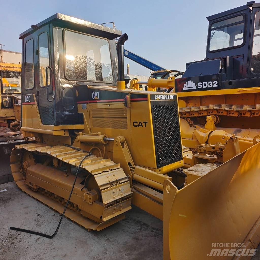 CAT D 4 C Buldožerji goseničarji