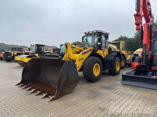 Komatsu WA 320 Kolesni nakladalci