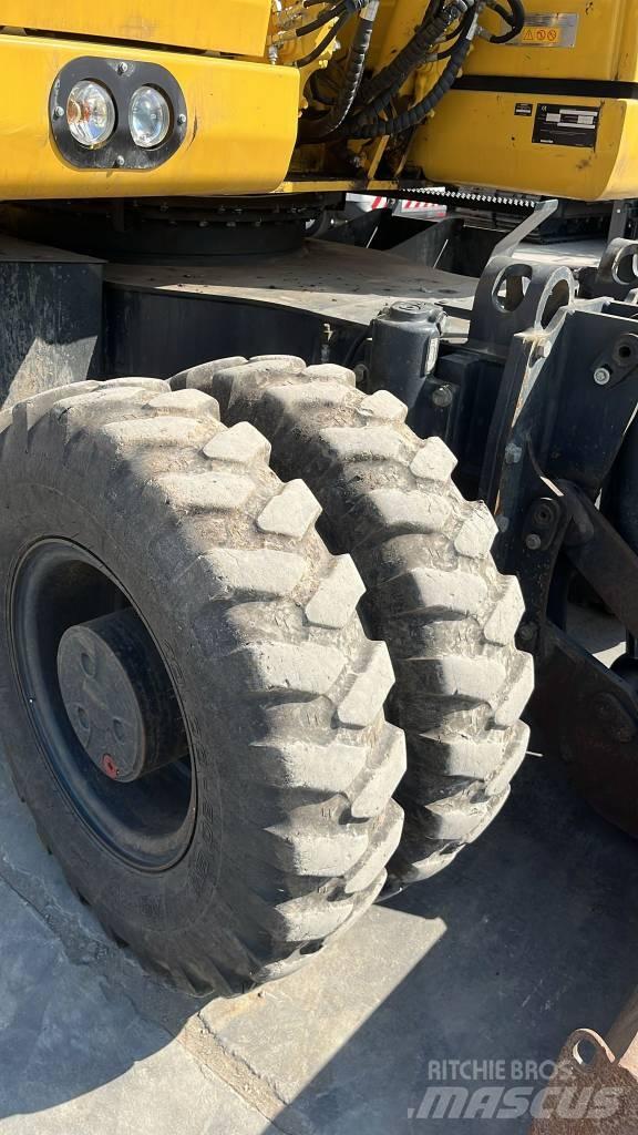 Komatsu PW 158-11 Bagri na kolesih
