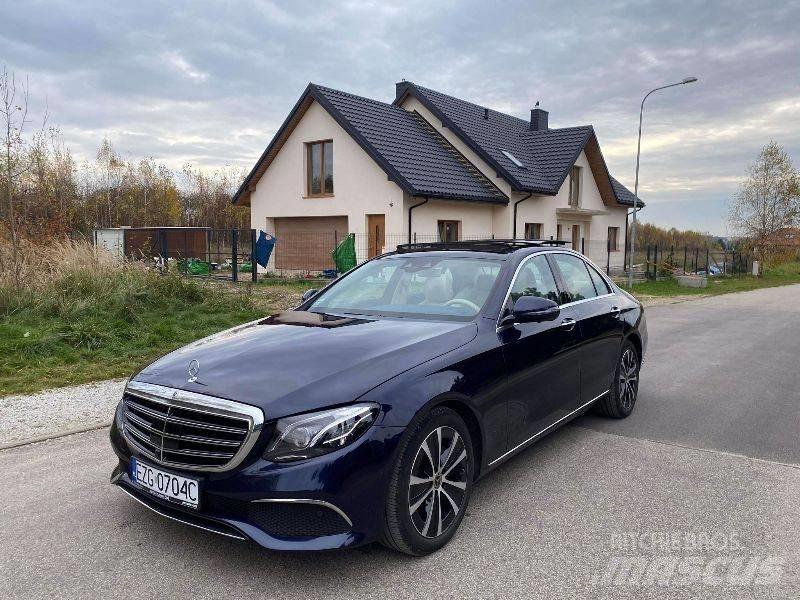 Mercedes-Benz E 300D Avtomobili